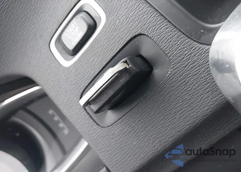 2014 Volvo S60 T5 z USA, uszkodzony, nr VIN YV1612FS8E2271678